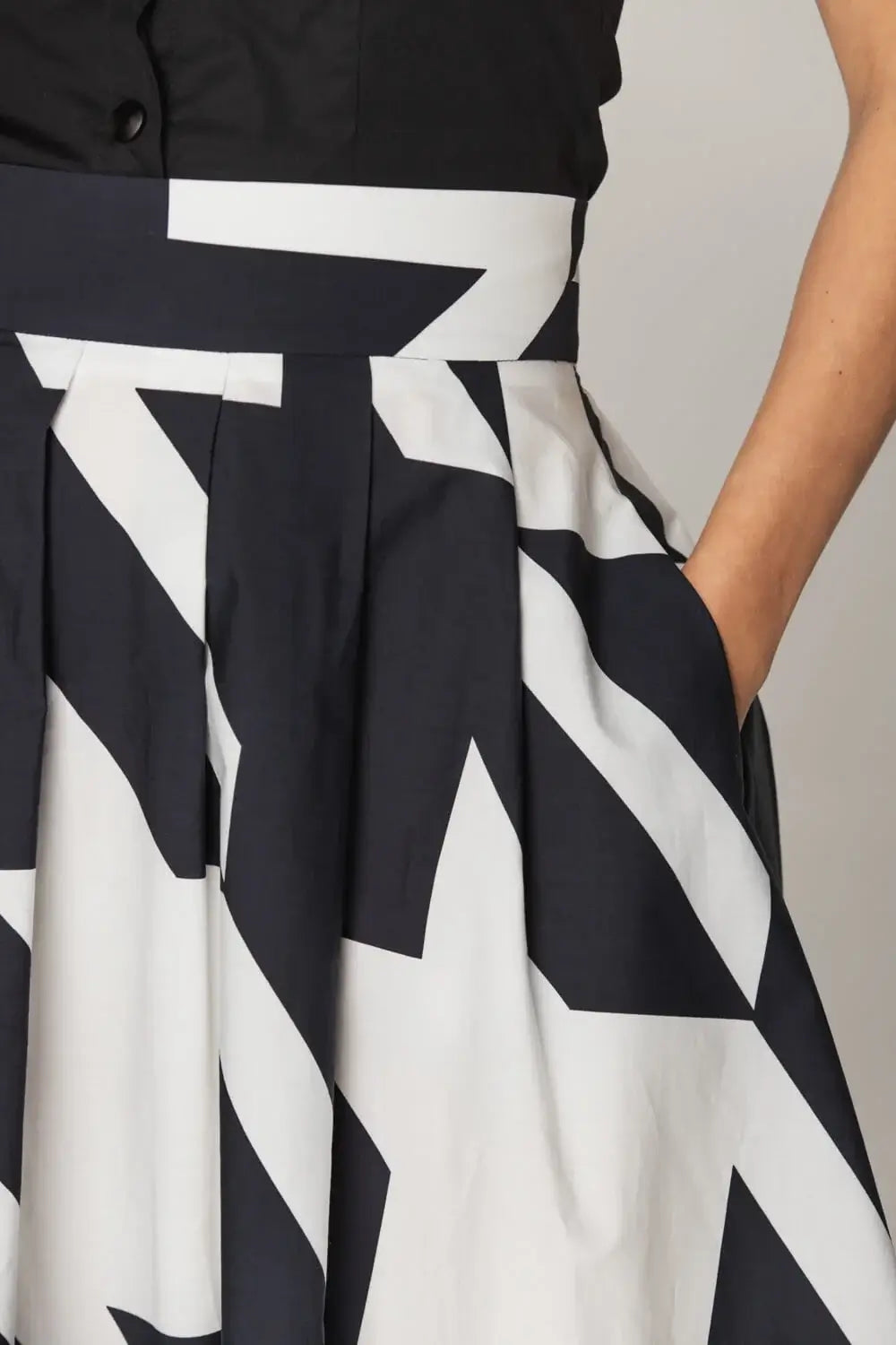 Macro Houndstooth Pleated Skirt